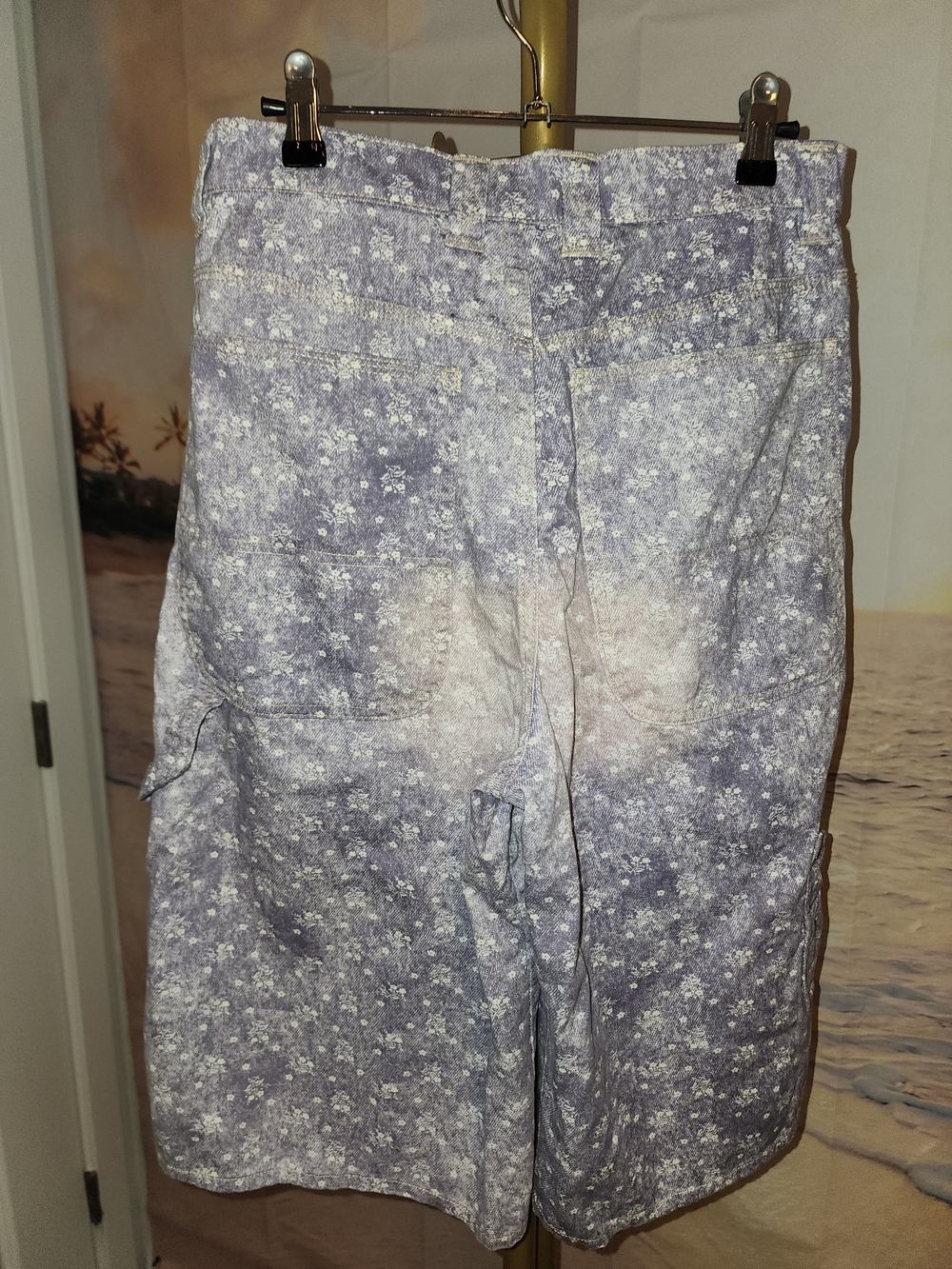 BDG Women's Lavender Floral Cargo Shorts - Picture 7 of 13